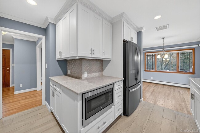 Building Photo - 350 Spring St