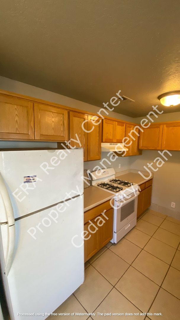 Building Photo - 75 W 700 N