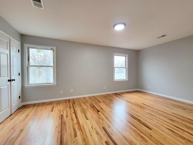 Building Photo - 11-13-13 Wallis Ave