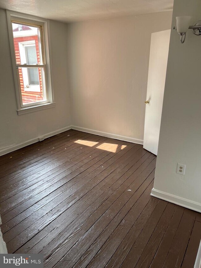 Building Photo - 52 N Broad St