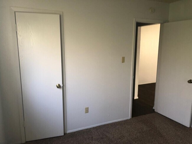 Building Photo - 9609 Aberdeen Way