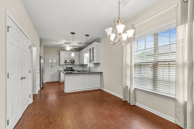 Building Photo - Cozy 3 Bed 2 Bath Available January 2026!