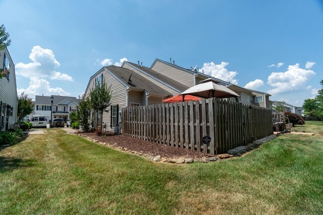 Building Photo - Beautiful townhome in Whitsett NC