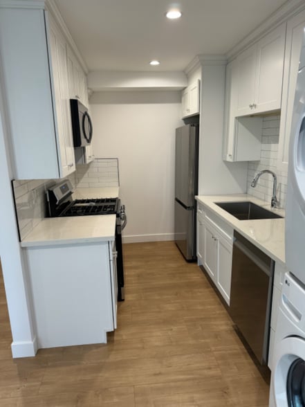 Primary Photo - 3090 Weldon Ave