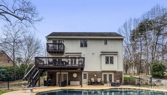 Building Photo - 120 Tall Oak Dr