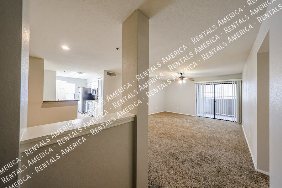 Building Photo - 2025 E Campbell Ave