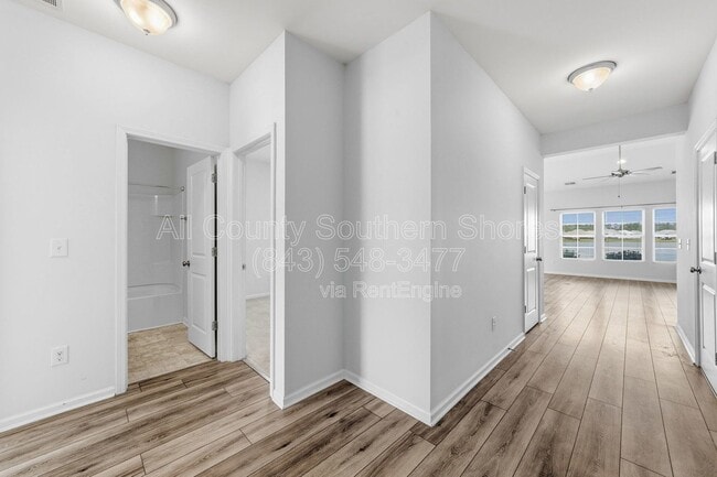 Building Photo - 877 Devon Estate Ave