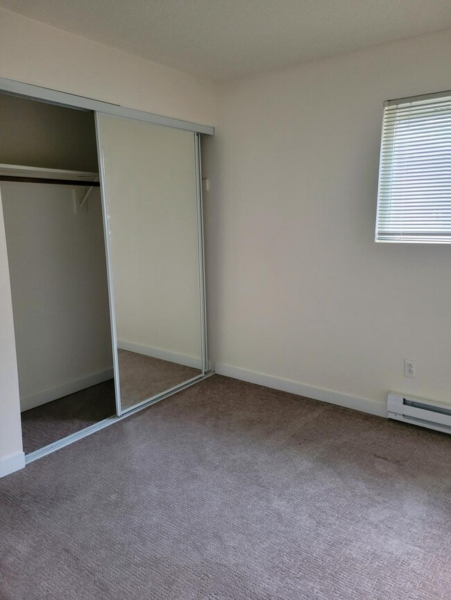 Building Photo - Ethyle Manor - Room for rent