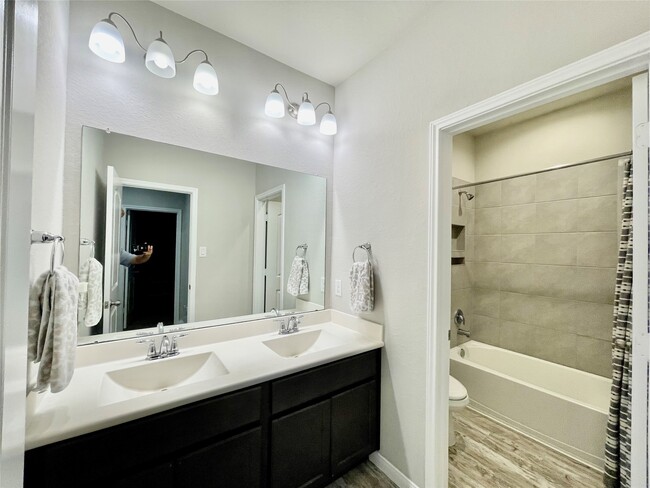 Building Photo - 23511 Villatora Dr