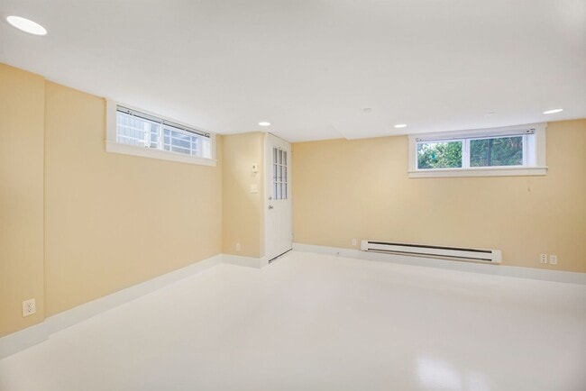 Building Photo - 4709 Stone Way N