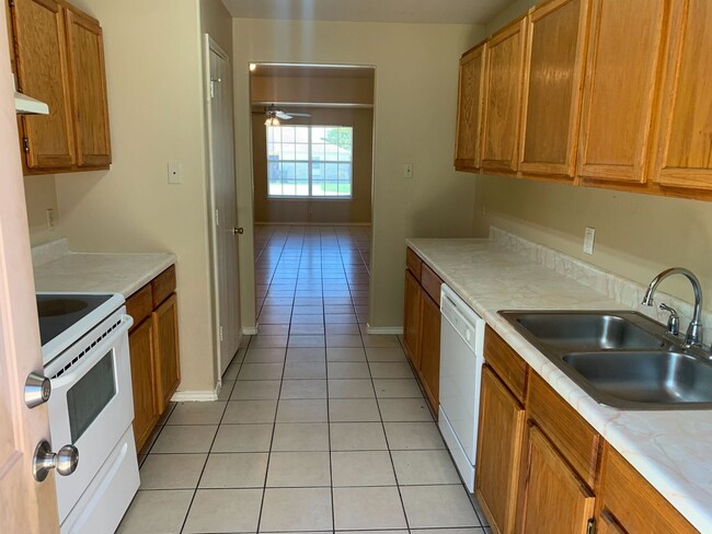 Building Photo - Charming 3-Bed, 2-Bath Home with Fenced Ya...