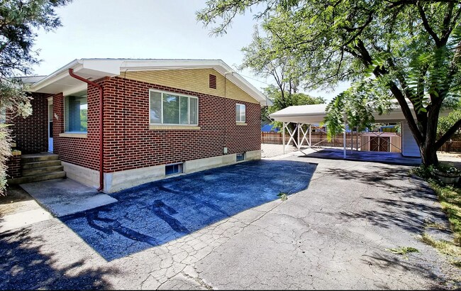 Building Photo - 1625 Walnut Ave