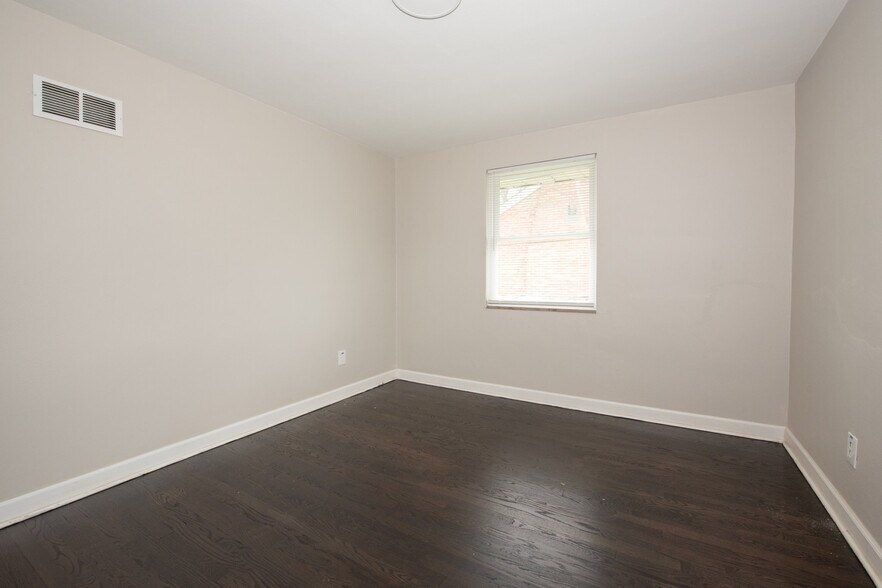 Building Photo - 956 Fontaine Pl