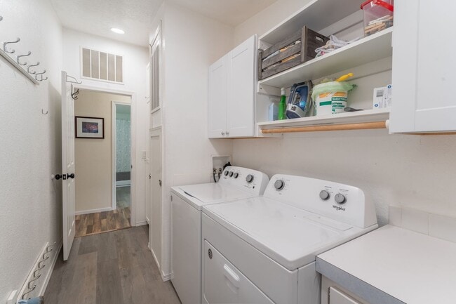 Building Photo - Modern Retreat in Reed’s Crossing