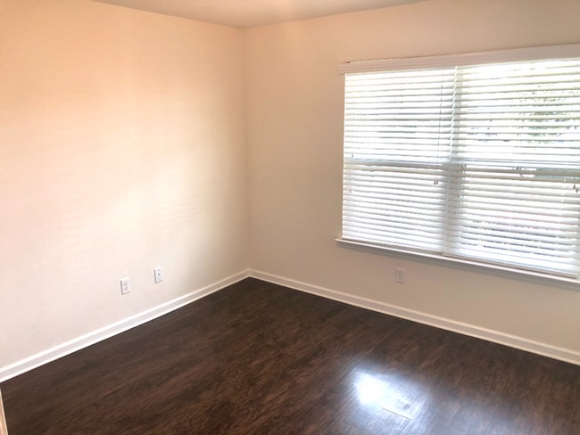 Building Photo - 60 Hasty Point Rd