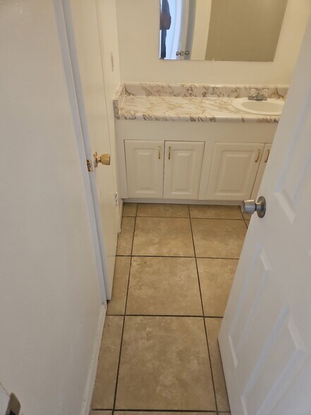 Building Photo - 4023 Woodfern Dr