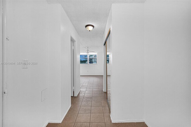 Building Photo - 1075 NE Miami Gardens Dr