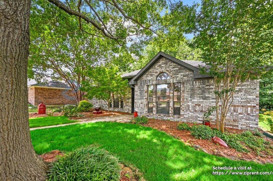 Building Photo - 2029 Oakglen Dr