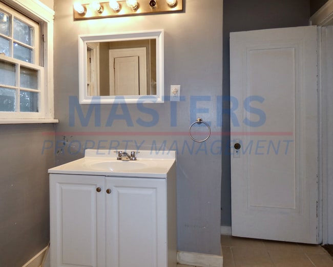 Building Photo - 3 Bedroom House for Rent