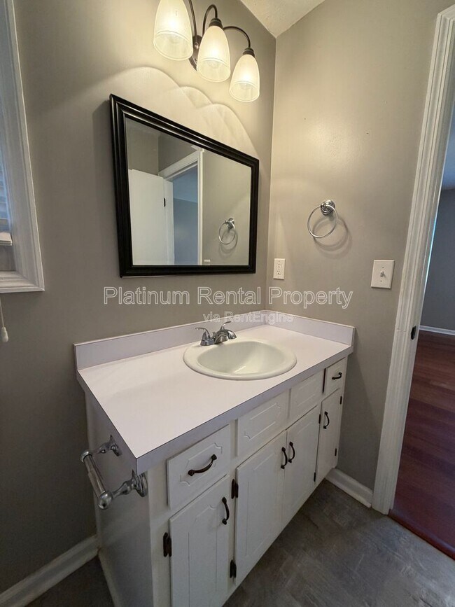 Building Photo - 240 Carter Rd