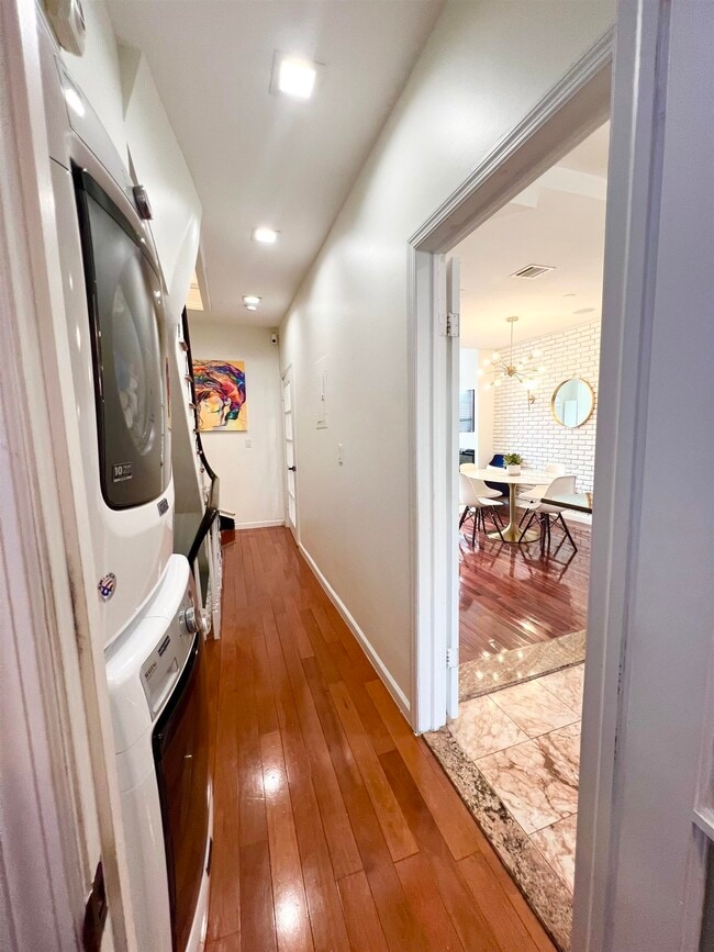 Building Photo - 42 Union St