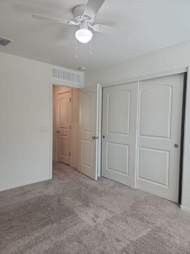 Building Photo - "Spacious 4-Bedroom Oasis in Casa Grande w...