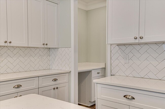 Building Photo - 705 Navan Ln