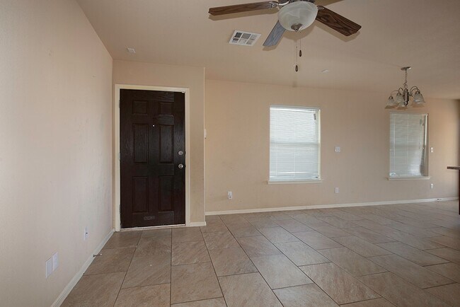 Building Photo - RECENTLY RENOVATED EASTSIDE HOME