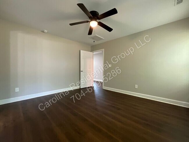 Building Photo - 419 S Green St