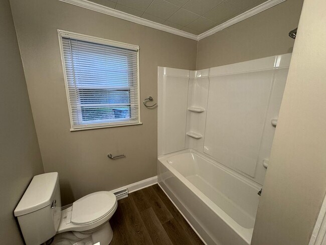 Building Photo - 113 Garrison Dr
