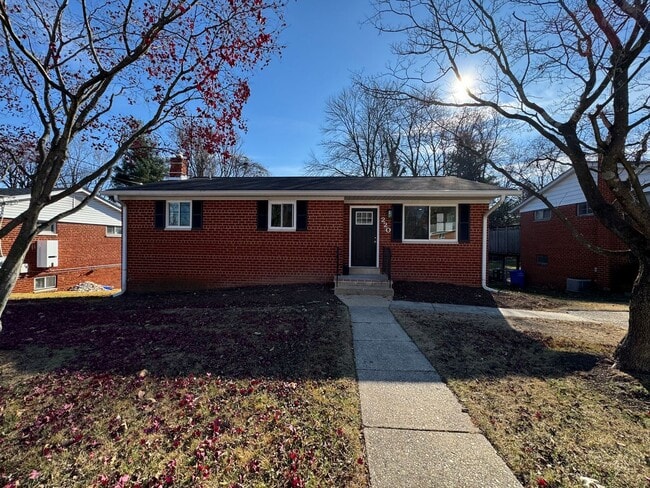 Primary Photo - 4 Bedroom 3 Full Bathrooms Newly Renovated...