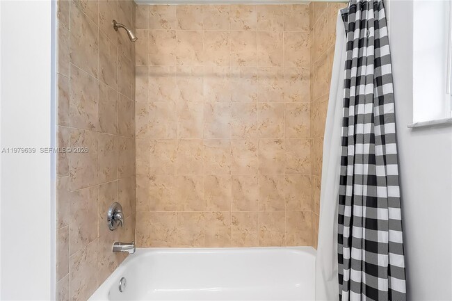 Building Photo - 330 SW 2nd Ave