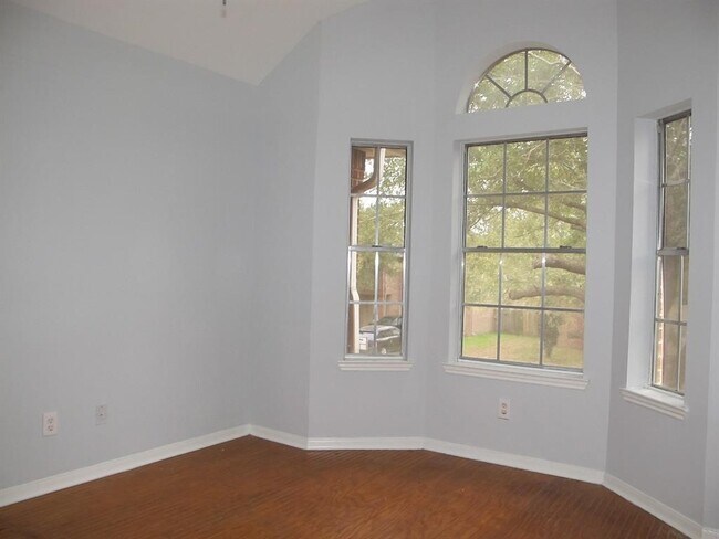 Building Photo - 8819 Diamond Lake Ln