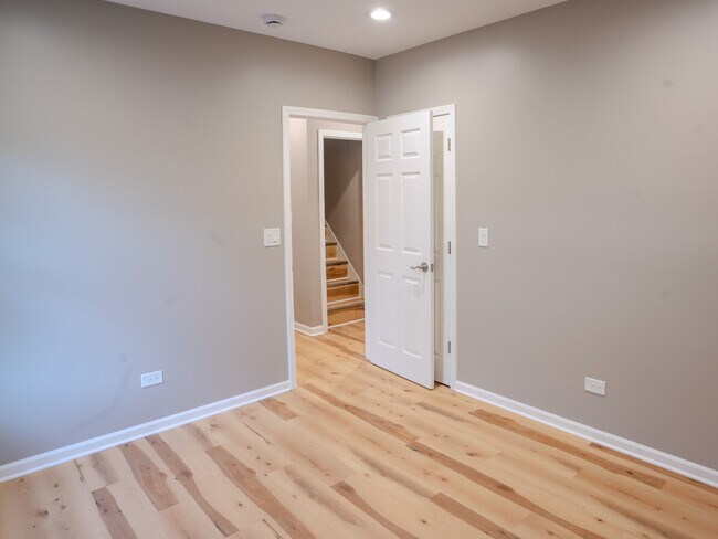 Building Photo - 523 S Monterey Ave