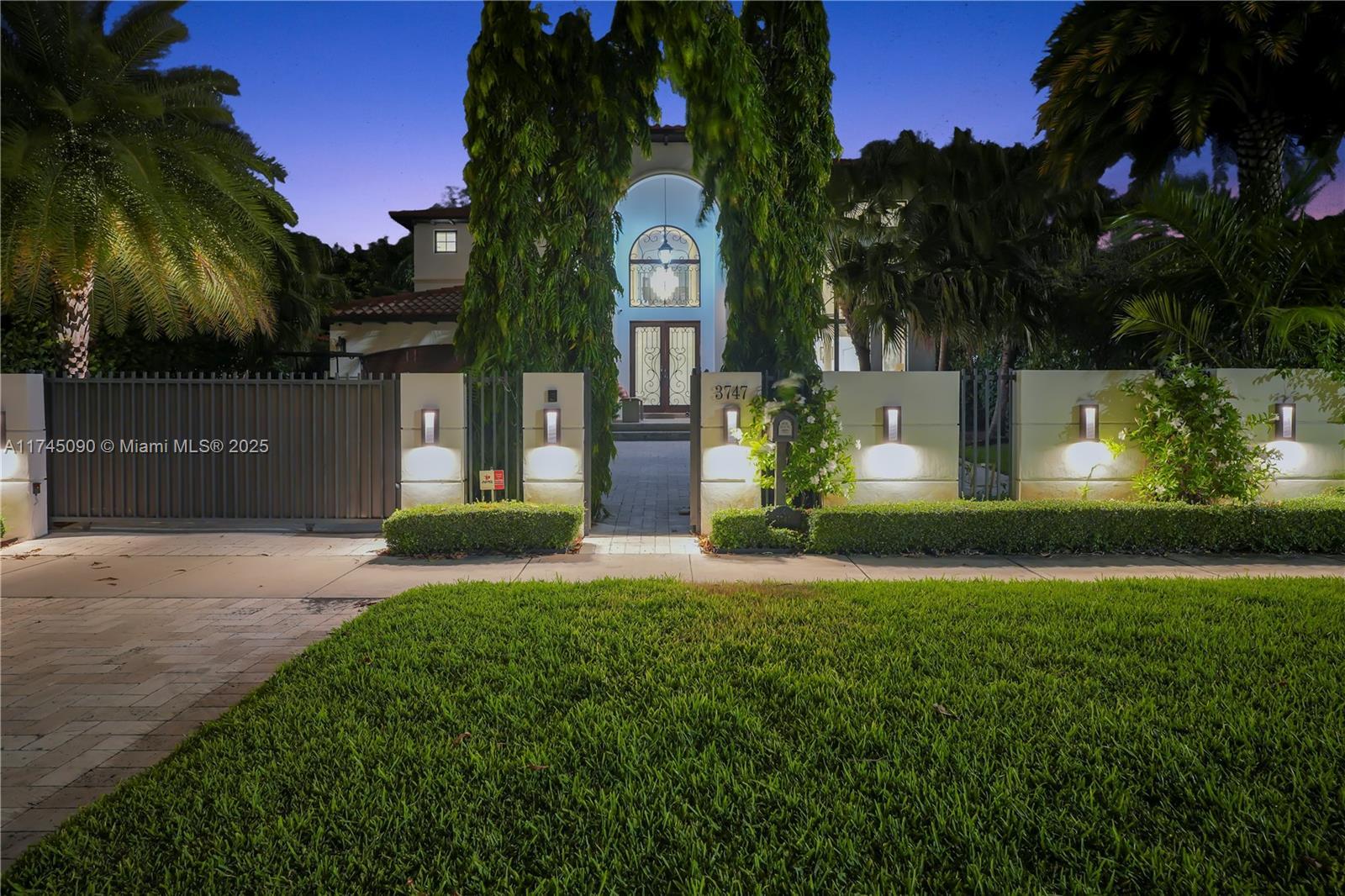 Building Photo - 3747 Prairie Ave