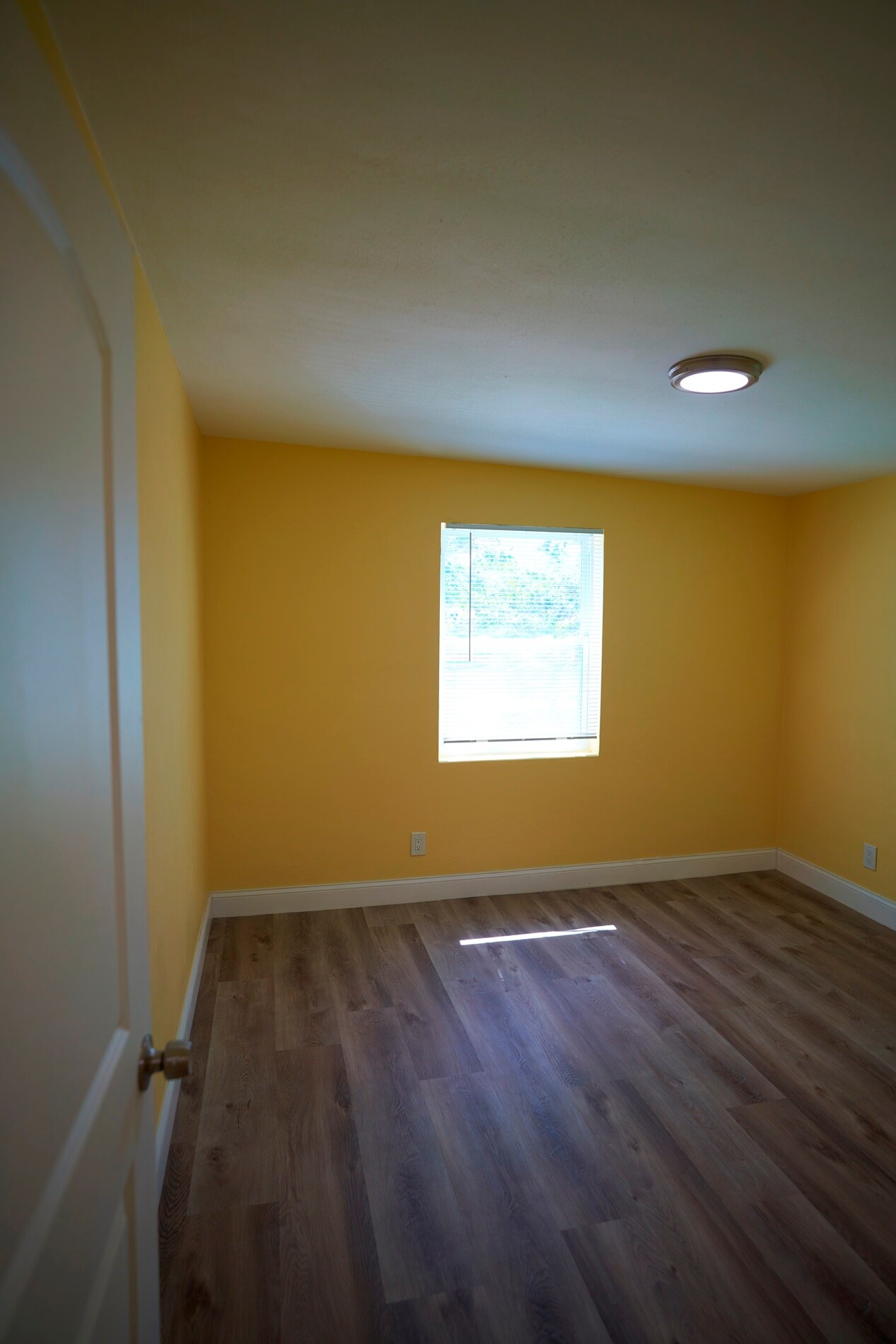 Building Photo - 1666 N Myrtle Ave