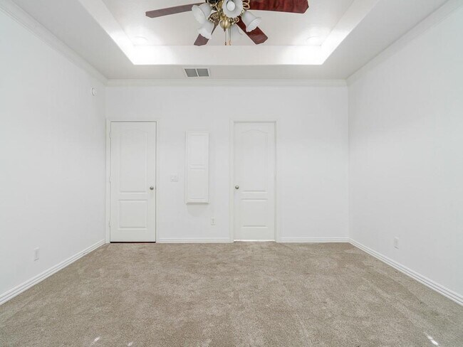 Building Photo - 2806 SE 3rd St