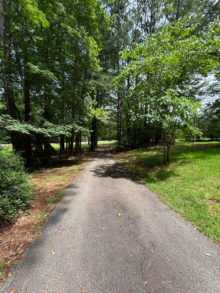 Building Photo - 1173 N McDonough Rd