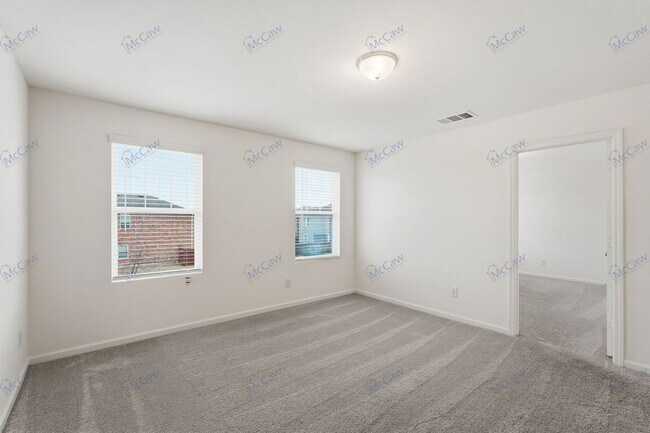 Building Photo - 1910 Washington St