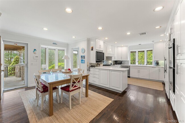 Building Photo - 40 Meadow Rd