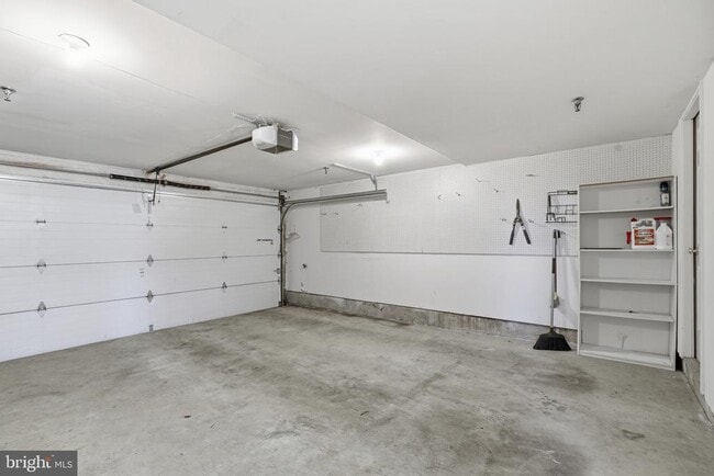 Building Photo - 1817 Fallbrook Ln