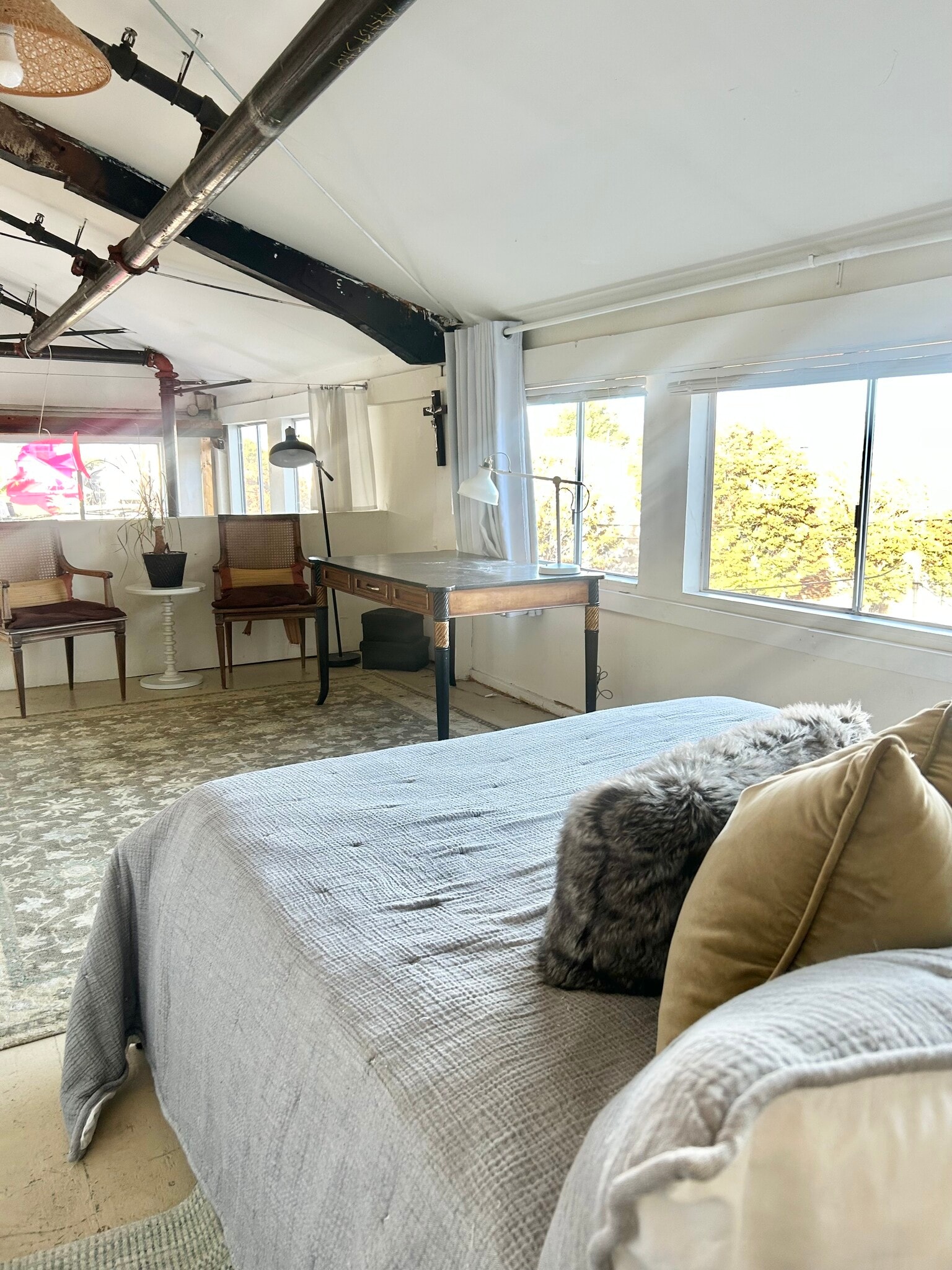 Room Loft IV - 2934 Ford St