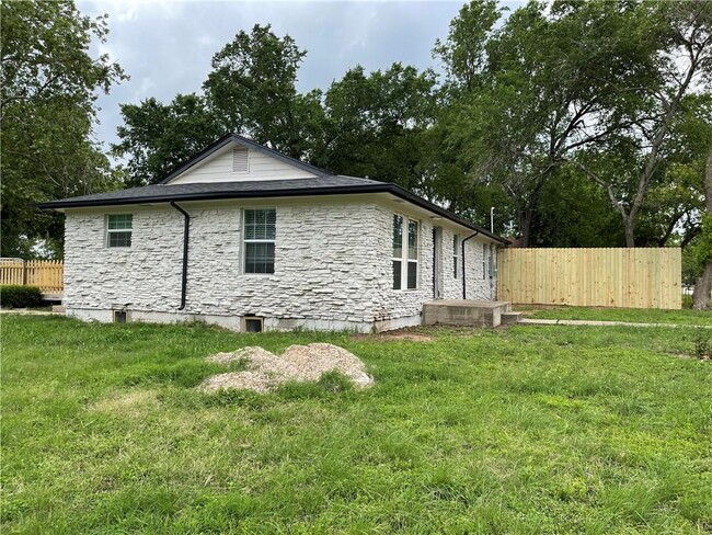 Building Photo - 3014 Meldrum Rd