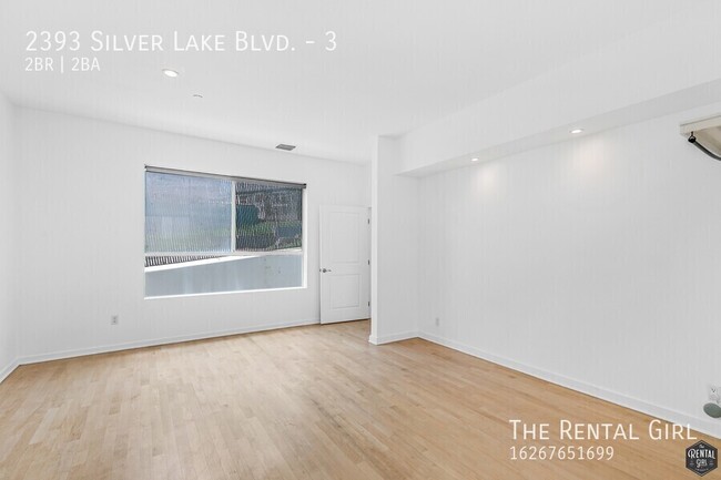 Building Photo - Spacious Silver Lake Townhome | Multi-Leve...