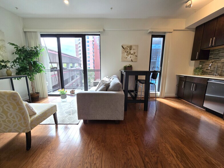 Living Area - 1320 Fenwick Ln