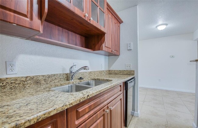 Building Photo - 455 Alt 19