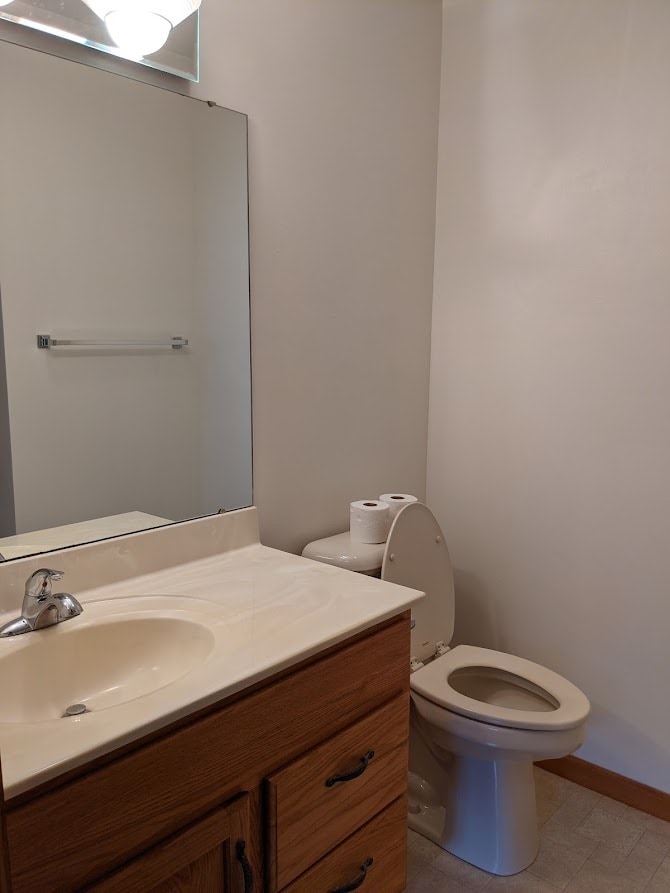 Master bedroom bathroom - 705 Taylor St