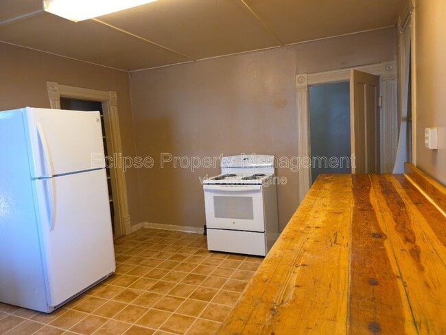 Building Photo - 721 3rd St