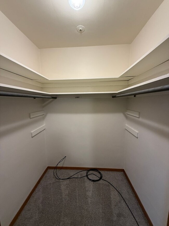 Building Photo - 100 W 17th St