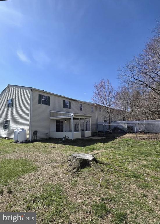 Building Photo - 525 Blackbird Dr